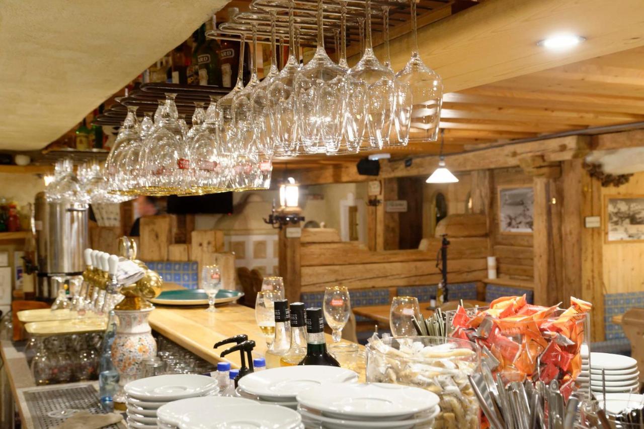 Hôtel 3 étoiles -Restaurant Le Pilatus Courchevel Exterior foto